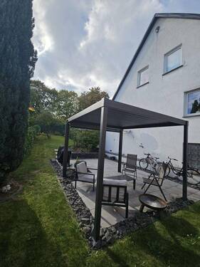 Garten - DG-Eigentumswohnung mit Garten, viel Nutzfläche, Stellplatz und Garage