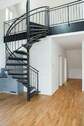 Treppe zur Galerie - 