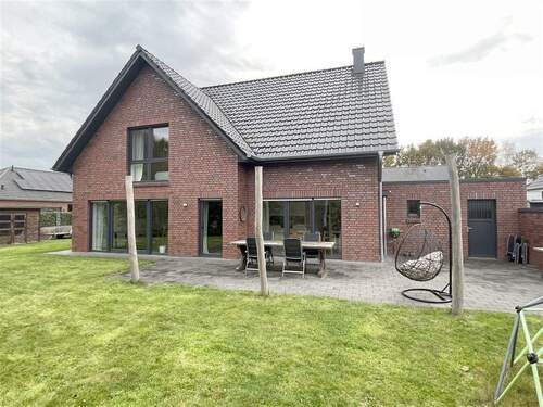 Gartenseite - 6 Zimmer Einfamilienhaus in Nordhorn