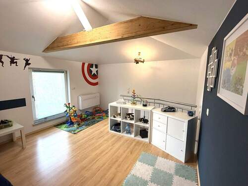 1 OG Kinderzimmer oben - 