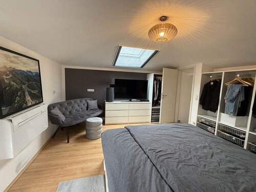 1 OG - Schlafzimmer oben II - 