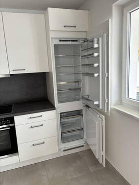 Küche mit Kühl-Gefrierschrank - 