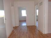 Flur - HH-Farmsen, 2-Zimmer Wohnung im 2.OG mit Balkon !! Bitte unsere Fragen beachten !!