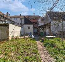 Historisches Stadthaus mit Um- und Ausbaupotential in zentrumsnaher Lage in 79183 Waldkirch