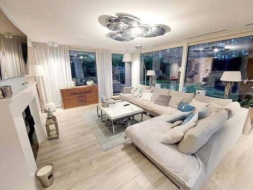 Wohnzimmer - 4 Zimmer Einfamilienhaus zum Kaufen in Miedzywodzie