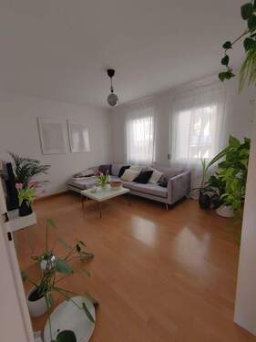 Wohnzimmer - 3 Zimmer Etagenwohnung in Stuttgart