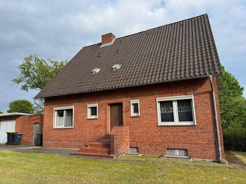 Hausansicht - 7 Zimmer Einfamilienhaus zum Kaufen in Adendorf