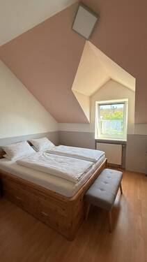 Schlafzimmer (KI neutralisiert).jpg - 