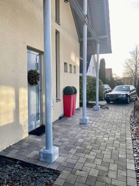 Hauszugang - Mit Fernblick im Landhausstil - 1.190.000,00 EUR Kaufpreis, ca.  233,20 m² Wohnfläche