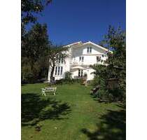 Traumhaftes Landhaus mit idyllischem Garten am Wörthsee