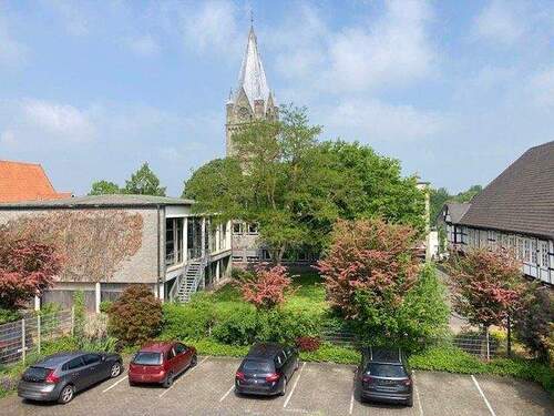 Ausblick auf die benachbarte Kirche... - 
