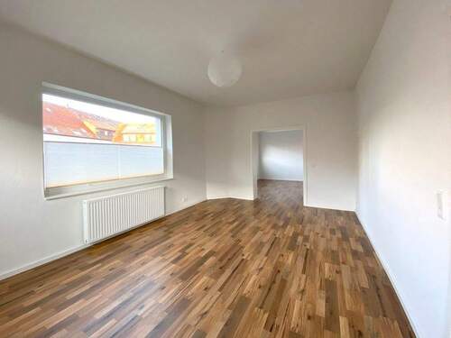 Wohnzimmer Esszimmer - 7 Zimmer Einfamilienhaus zum Kaufen in Bremen