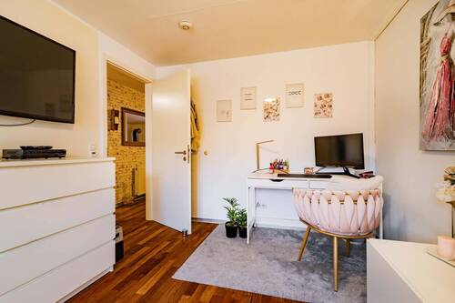 Kinderzimmer/ Büro - 