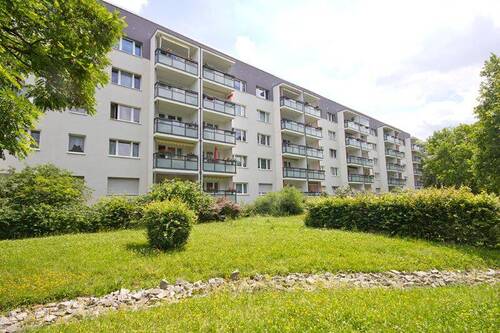 Ansicht hinten - In der Herrichtung! 2-Raumwohnung im schönen Süden mit Balkon!