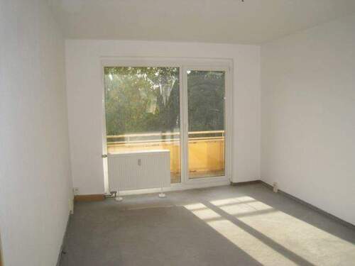 Wohnzimmer (Beispiel) - 3 Zimmer Etagenwohnung zur Miete in Weißenfels
