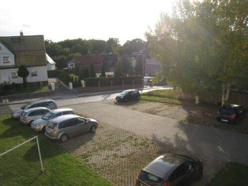 Fensterblick zum Parkplatz - 
