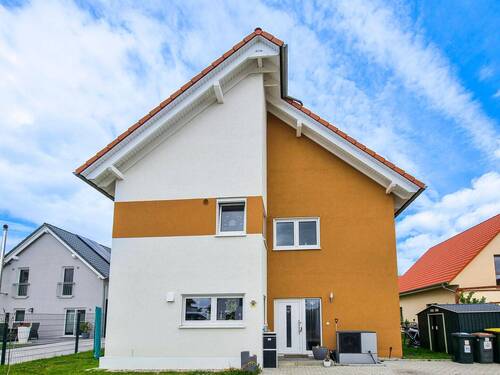 Gebäudefront - 6 Zimmer Einfamilienhaus zum Kaufen in Leipzig