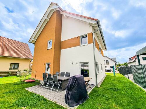 Gebäuderückseite - Einfamilienhaus mit 147,00 m² in Leipzig zum Kaufen
