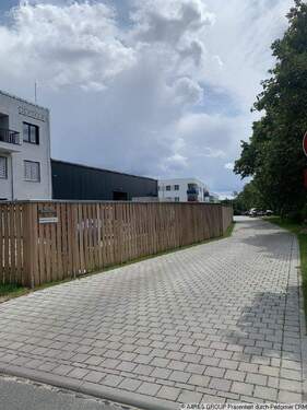 Einfahrt - 4 Zimmer Etagenwohnung in Dahlwitz-Hoppegarten