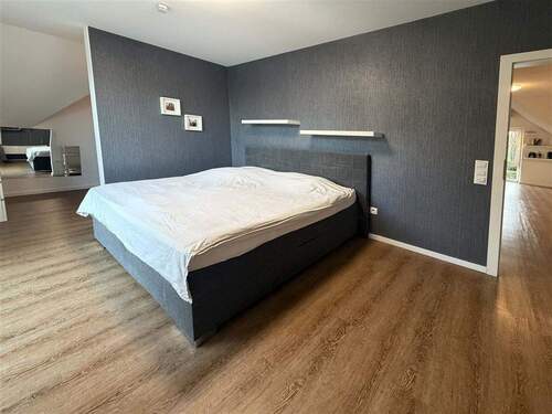 Schlafzimmer mit Ankleide - 