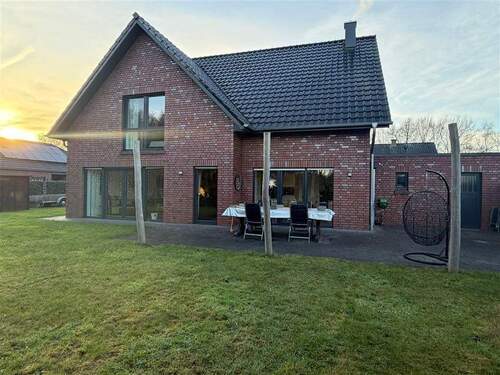 Gartenseite - Einfamilienhaus mit 228,00 m&sup2; in Nordhorn zum Kaufen