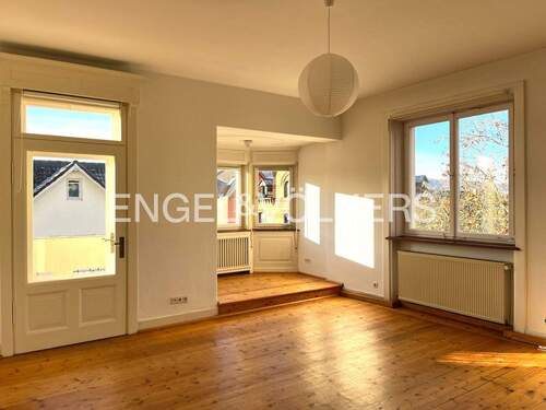 Wohnbereich mit Zugang zum Südbalkon - 