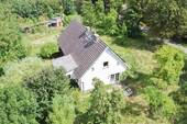 Hausansicht (2) - Zum Anpacken: Gestaltbares EFH in Feldrandlage