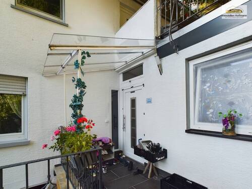 Eingang untere Wohnung - 6 Zimmer Mehrfamilienhaus, Wohnhaus zum Kaufen in Freigericht