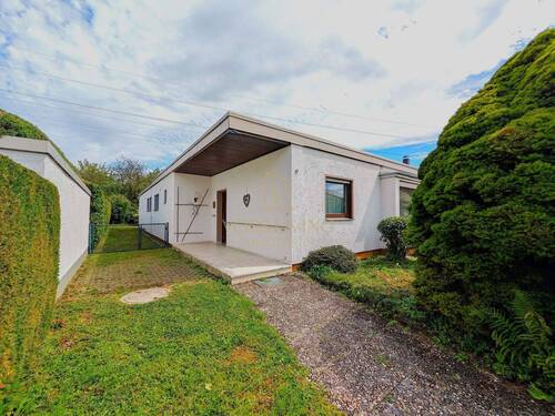 Frontansicht - 5 Zimmer Bungalow zum Kaufen in Karben
