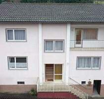 Charmantes Wohnhaus mit drei Garagen und Gestaltungsspielraum - Lützelbach/ Seckmauern