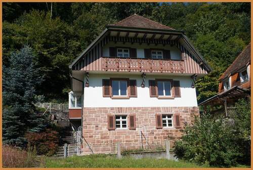 Ansicht - Idyllisches Einfamilien-Wohnhaus mit traumhaftem Grundstück in ruhiger Wohnlage !