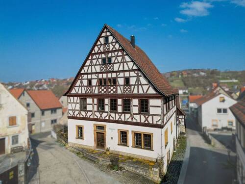 Außenaufnahme 2 - 7 Zimmer Mehrfamilienhaus, Wohnhaus zum Kaufen in Obernbreit