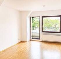 Charmante freie 2-Zimmer-Dachgeschosswohnung mit Balkon in ruhiger Lage nahe Müllerstraße - Berlin Wedding