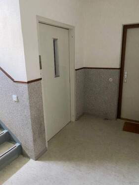 Hausflur mit Lift - 