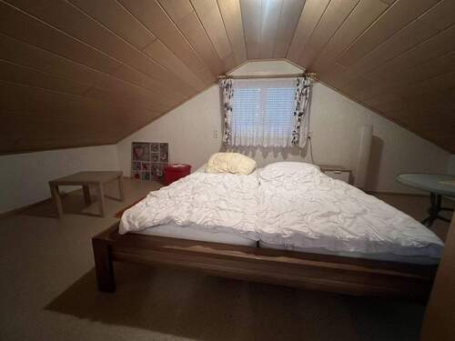 Dachboden-Zimmer 1 - 