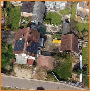 Luftbild - Mehrfamilienhaus, Wohnhaus mit 199,00 m&sup2; in Biberach zum Kaufen