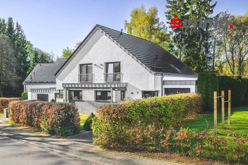 Titelbild - Attraktive Doppelhaushälfte in Simmerath - modernes Wohnen mit Garten und Garage