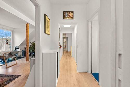 Zentraler Flur mit Zugang zu allen Wohnräumen - Etagenwohnung mit 70,00 m&sup2; in Hamburg zum Kaufen