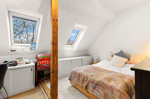 Ruhiges Schlafzimmer mit gemütlicher Atmosphäre - 