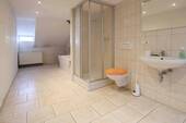 Badezimmer Sicht vom Eingang - 