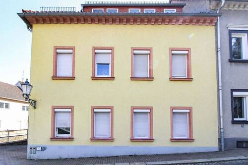 Seitenansicht - 8 Zimmer Einfamilienhaus in Hainichen