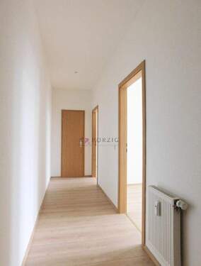Flur - Etagenwohnung mit 49,30 m&sup2; in Limbach-Oberfrohna zur Miete