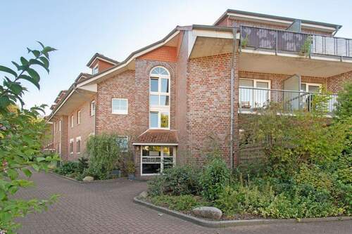 Gepflegtes Mehrfamilienhaus in ruhiger Wohnlage von Norderstedt - Ruhige Wohnlage in Norderstedt - Attraktive 3-Zimmer-Dachgeschosswohnung mit Balkon