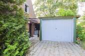 Garage und Nebeneingang - 