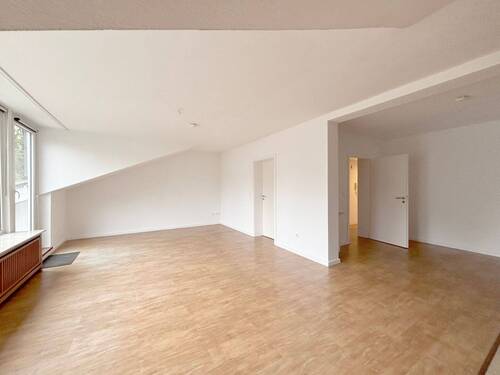 Wohnzimmer 1.OG 02 - 8 Zimmer Reihenendhaus in Bremen