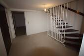 Kellerflur mit Treppenanlage - 