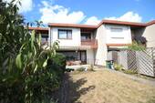 Gartenansicht (Südseite) - Gut geschnittenes und komplett renoviertes Reihenhaus mit Vollkeller und zwei Garagen!