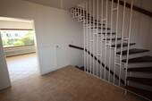 Eingangsflur mit Keller- und Wohnbereichszugang - Reihenmittelhaus mit 115,10 m&sup2; in Verden zum Kaufen