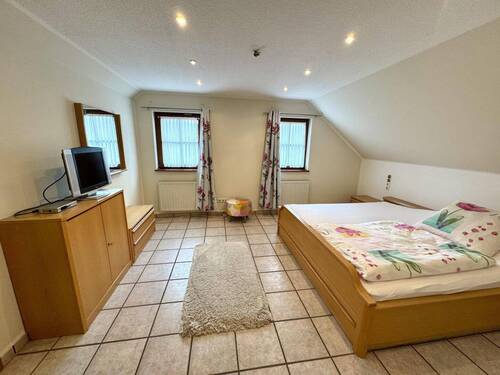 Schlafzimmer 2 OG - 