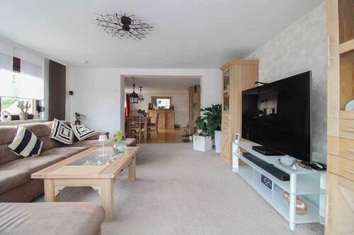 Wohnzimmer - 5 Zimmer Einfamilienhaus in Könnern